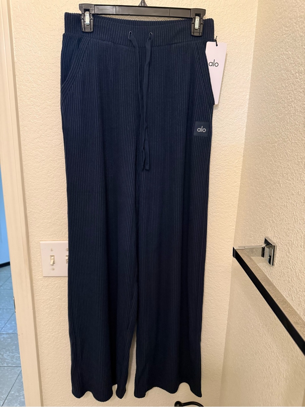 Alo Yoga Muse Ribbed Wide-Leg Pants in Navy - SOLD OUT ONLINE!